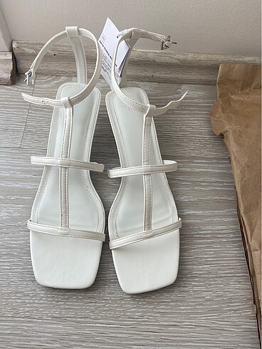 38 Beden beyaz Renk Bershka Topuklu Sandalet