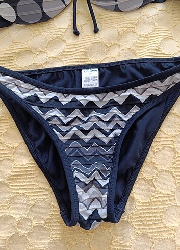 Siyah desenli kadın bikini - Görsel 3