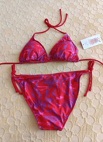 Kırmızı mor desenli sıfır etiketli bikini - Görsel 4