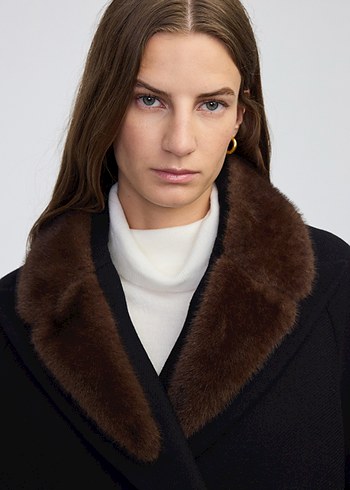 Kahverengi Kürklü Siyah Kaban - Görsel 3