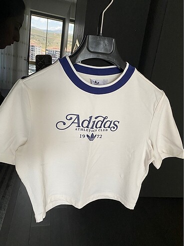 Adidas üst