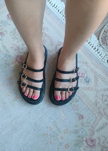 Kadın Siyah Tokalı Stiletto Topuklu Sandalet