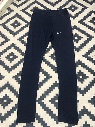 Nike Tayt