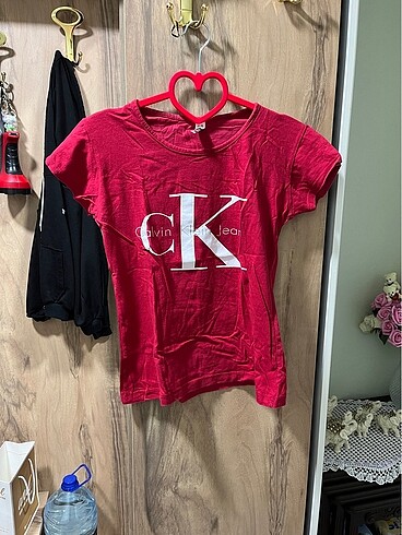Kırmızı tshirt