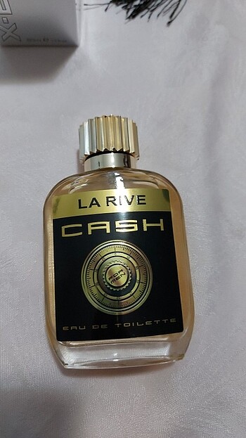 La Rive cash parfüm 
