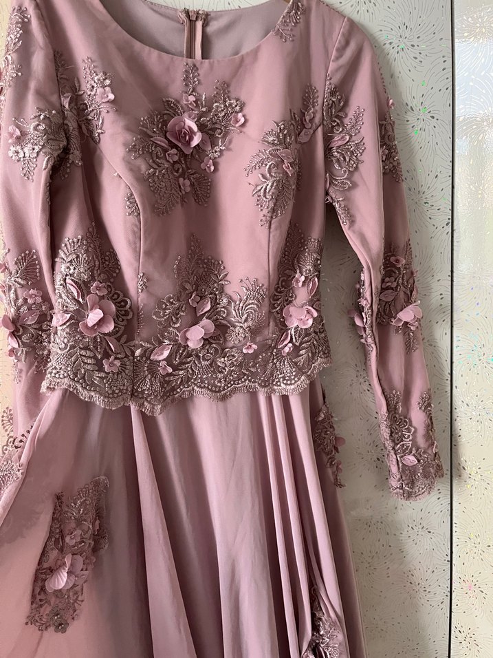 Pembe Nakışlı Uzun Kollu Uzun Abiye bir defa giyildi - Görsel 5