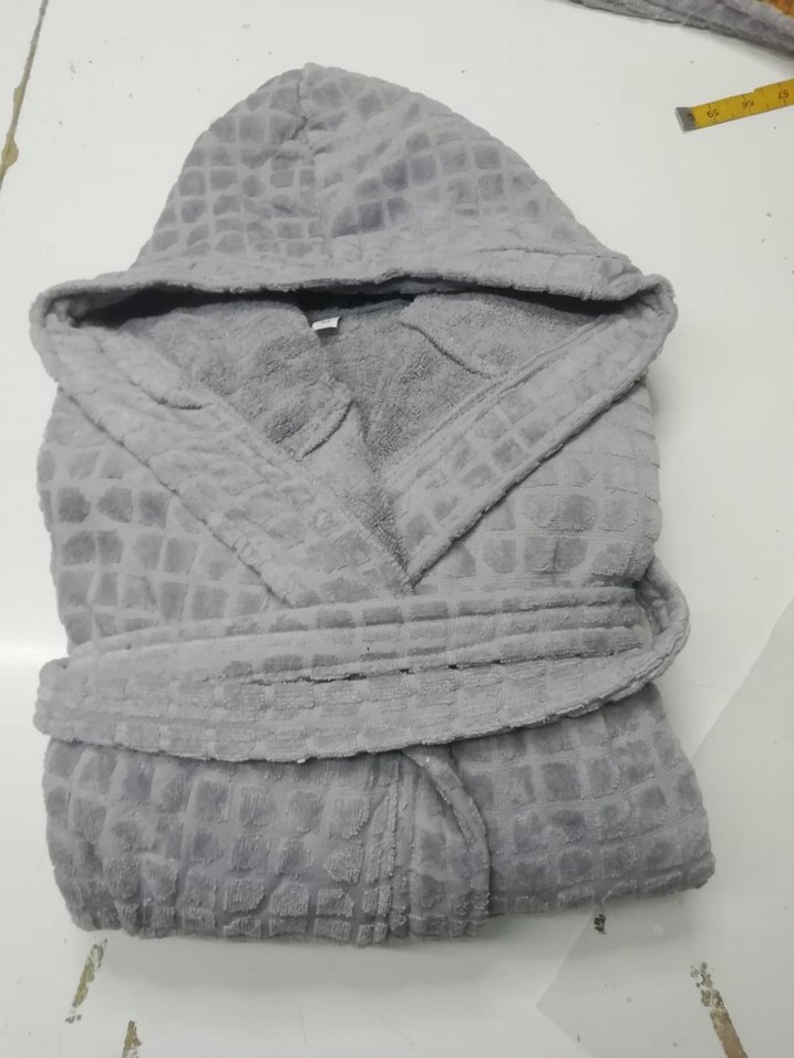 Gri Kapüşonlu Yılan Desenli Bornoz disi kadife ici pamuklu - Görsel 4