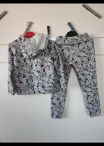 Kız Çocuk Kapüşonlu Gri Desenli Eşofman Takımı - Görsel 4