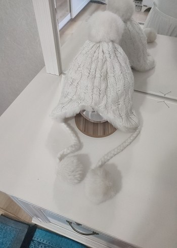 Beyaz Örgü Kiz çocuk Bere Kulaklıklı - Görsel 2