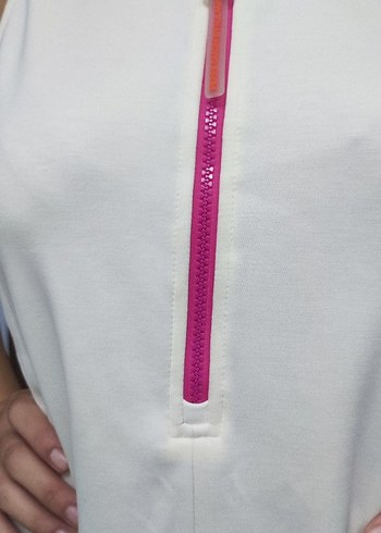 Acil 

Beyaz V Yakalı Spor Midi Elbise - Görsel 6