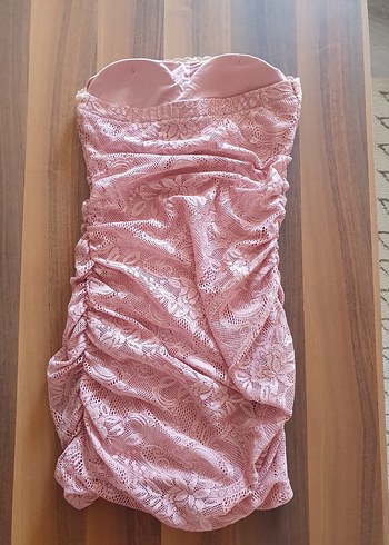 Diğer Dantel Detaylı Pembe Straplez Midi Elbise