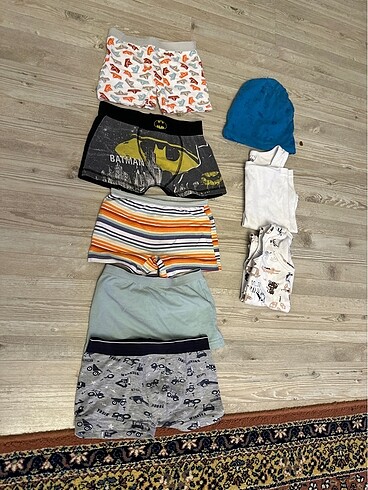 Üç yaş erkek çocuk boxer ve atlet