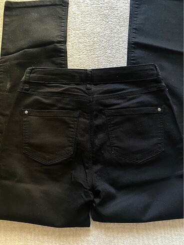 38 Beden Lcw siyah pantolon