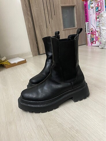 38 Beden siyah bot