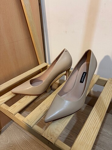 nine west stiletto