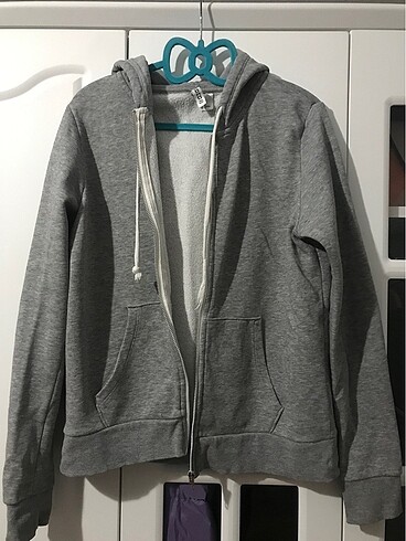 H&M sweatshirt