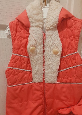 Kız Çocuk Kırmızı Düğmeli Yelek - Görsel 5