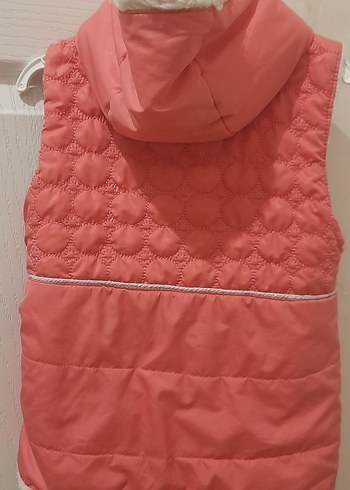 Kız Çocuk Kırmızı Düğmeli Yelek - Görsel 4