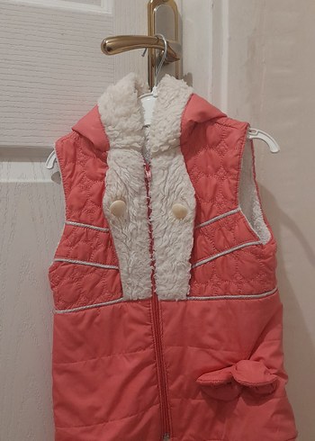 Kız Çocuk Kırmızı Düğmeli Yelek - Görsel 3