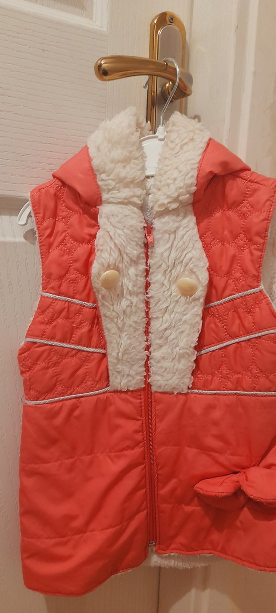 Kız Çocuk Kırmızı Düğmeli Yelek - Görsel 5