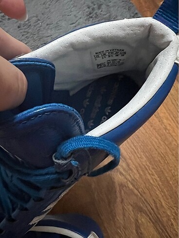 Adidas içten topuklu