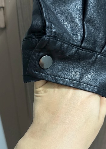 Siyah Deri Kapüşonlu Kadın Ceket - Görsel 6