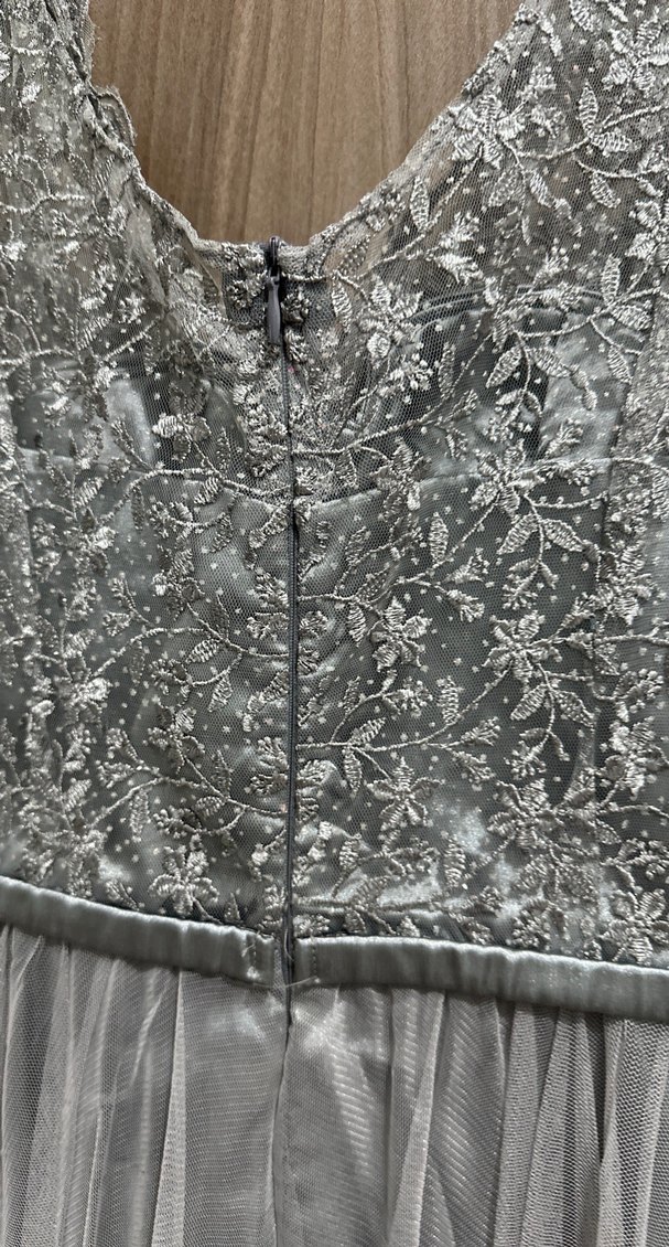 Gri Nakışlı V Yaka Uzun Abiye Elbise - Görsel 4