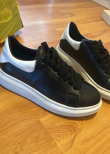 Alexander McQueen 42