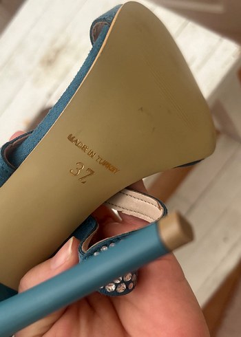 Turkuaz Parlak Yılan Desenli Süet Topuklu - Görsel 3