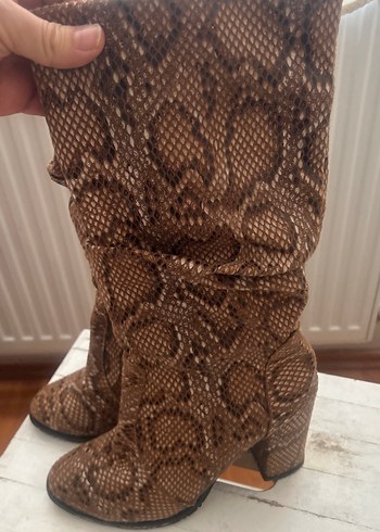Kahverengi Yılan Desenli Tokalı Stiletto Topuklu Bot - Görsel 3