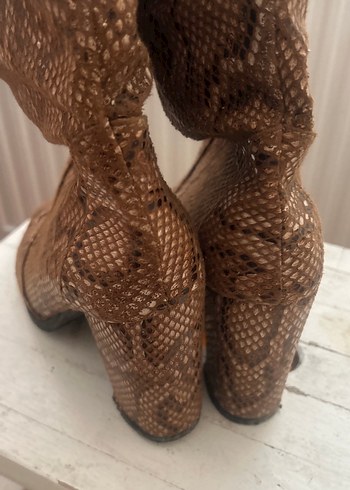 Kahverengi Yılan Desenli Tokalı Stiletto Topuklu Bot - Görsel 4