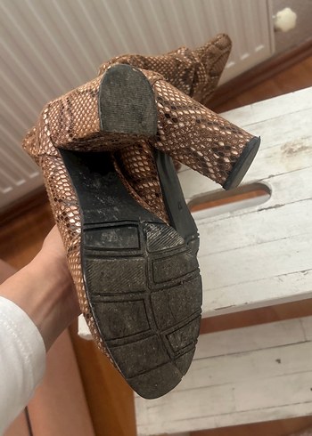 Kahverengi Yılan Desenli Tokalı Stiletto Topuklu Bot - Görsel 5