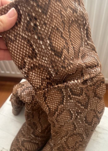 Kahverengi Yılan Desenli Tokalı Stiletto Topuklu Bot - Görsel 2