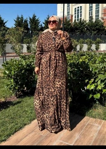 Kahverengi Leopar Desenli Uzun Elbise
