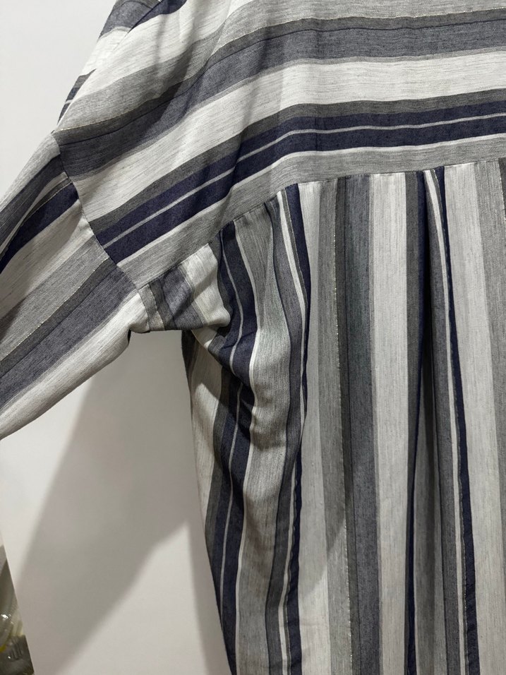 Kadın Gri Çizgili V Yaka Uzun Keten Gömlek - Görsel 3