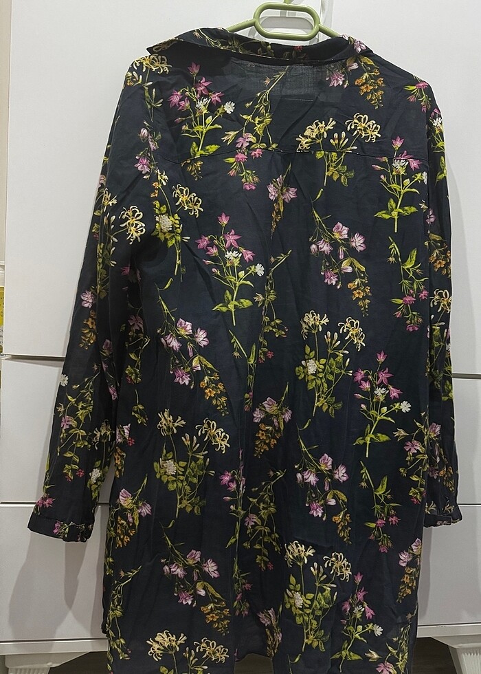 Çiçek desenli gömlek - Görsel 2