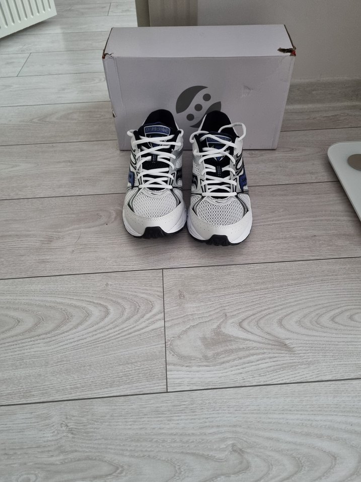 Saucony Gri Beyaz Erkek Koşu Ayakkabısı Velcro Bantlı - Görsel 2