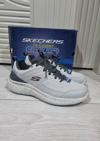 Skechers 42