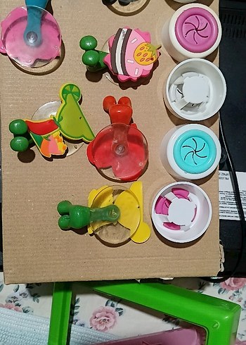 Renkli havlu asma aparatı ve vantuzlu dış fırçalık - Görsel 7