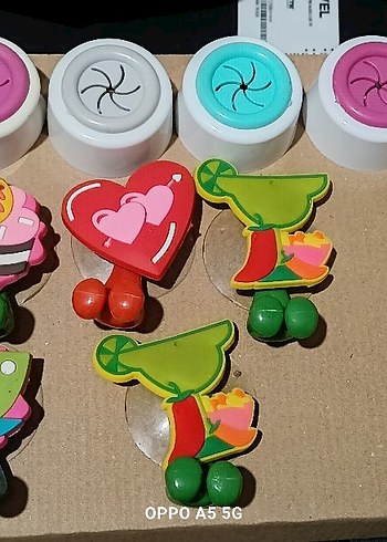 Renkli havlu asma aparatı ve vantuzlu dış fırçalık - Görsel 4