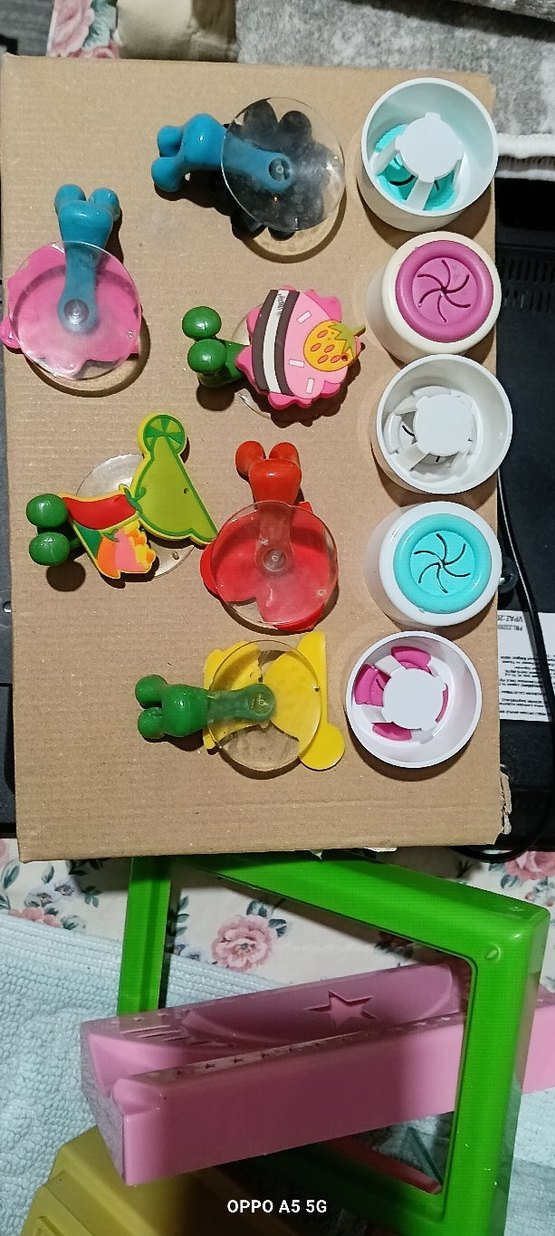 Renkli havlu asma aparatı ve vantuzlu dış fırçalık - Görsel 2