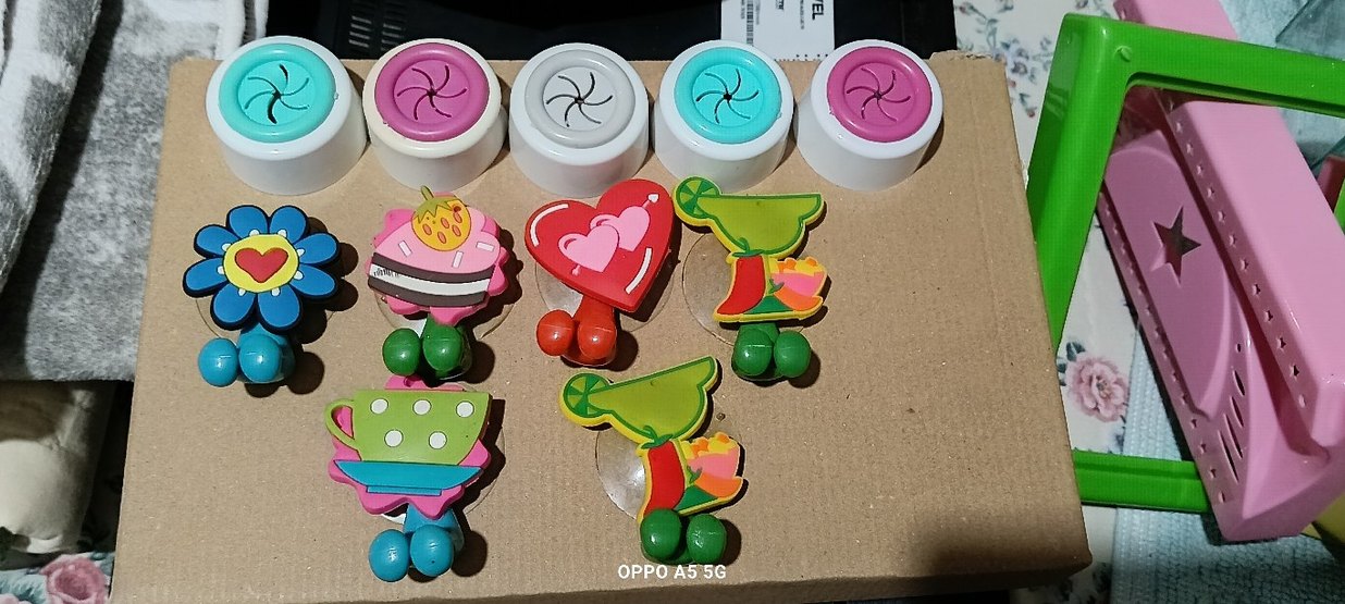 Renkli havlu asma aparatı ve vantuzlu dış fırçalık - Görsel 4