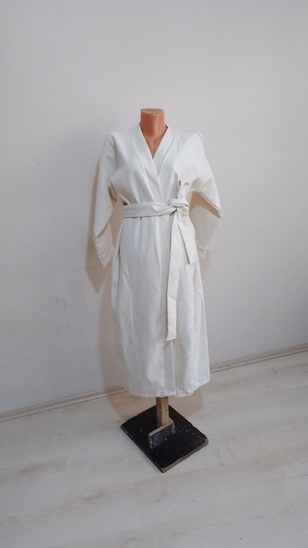 Beyaz Uzun Kadın kaşe kaban - Görsel 2