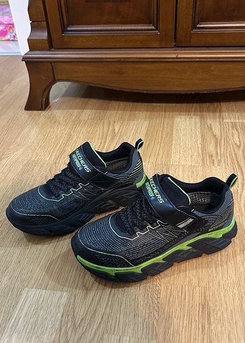 36 Beden Skechers Siyah Erkek Çocuk Spor Ayakkabı