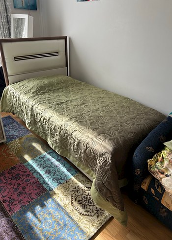 Taç Marka Desenli Yeşil Yatak Örtüsü - Görsel 2