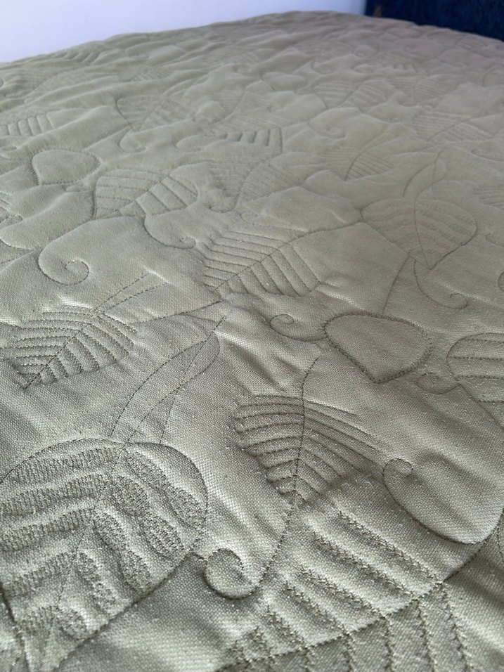 Taç Marka Desenli Yeşil Yatak Örtüsü - Görsel 4
