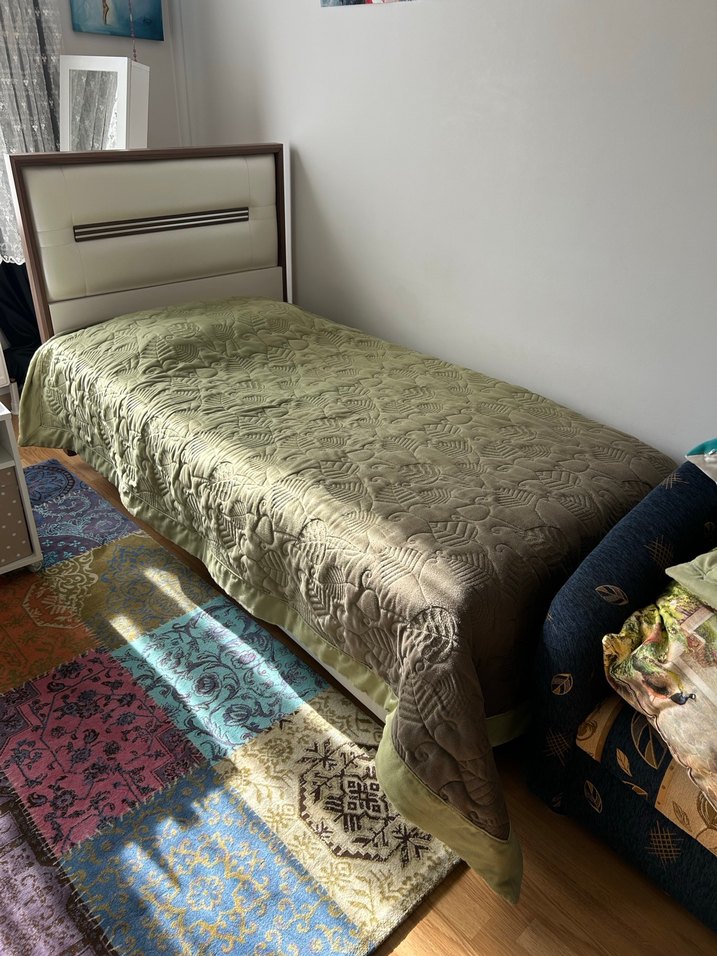 Taç Marka Desenli Yeşil Yatak Örtüsü - Görsel 2