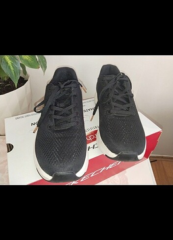 37,5 Beden siyah Renk ORJİNAL 37.5 SKECHERS