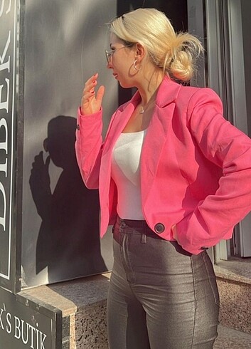 H&M pembe yarım crop blazer ceket