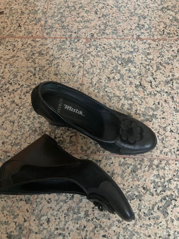 Siyah Çiçekli Tokalı Dolgu Topuklu Kadın Ayakkabı - Görsel 3